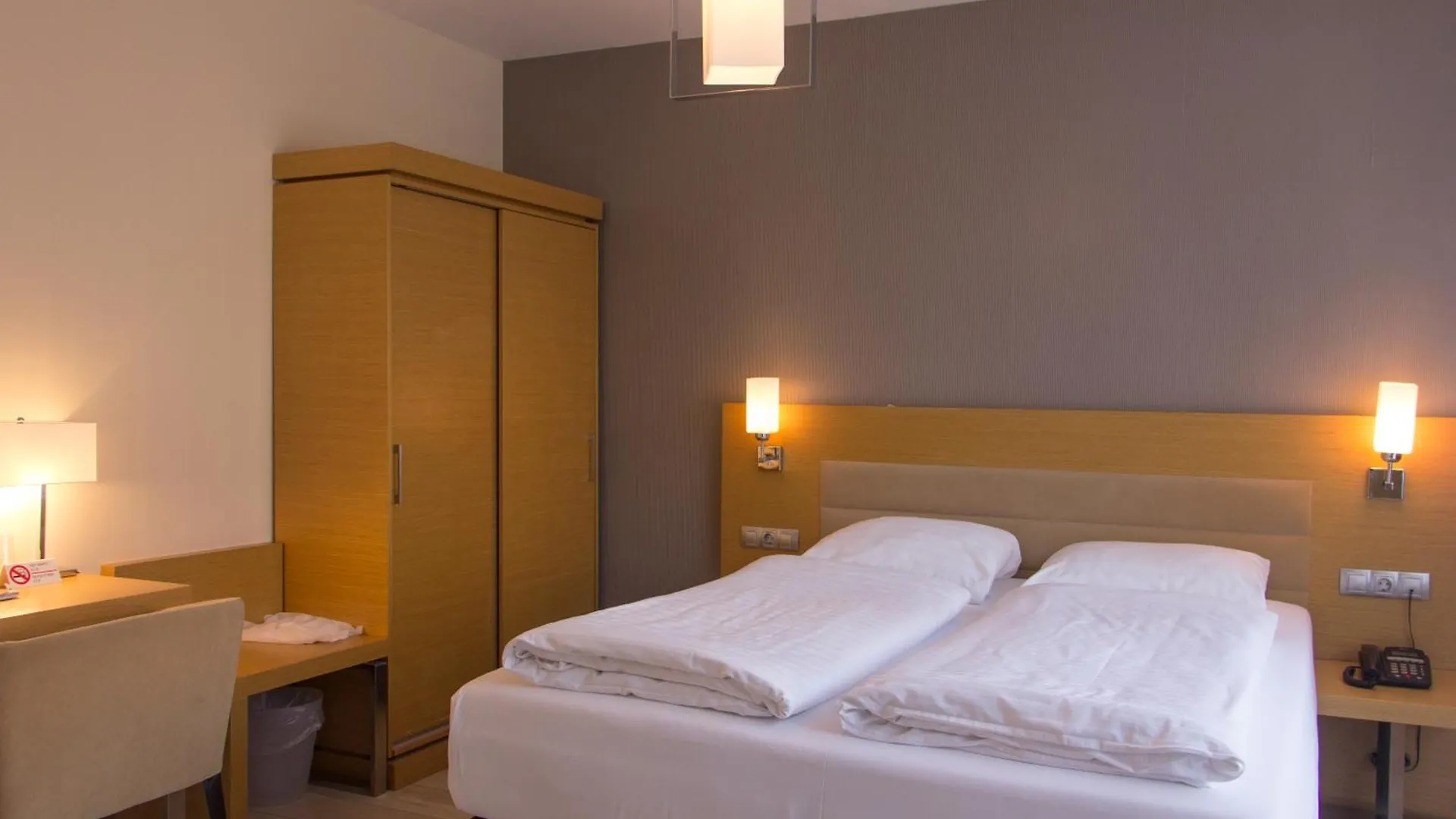 ***  Hotel Port Rotterdam Nederland