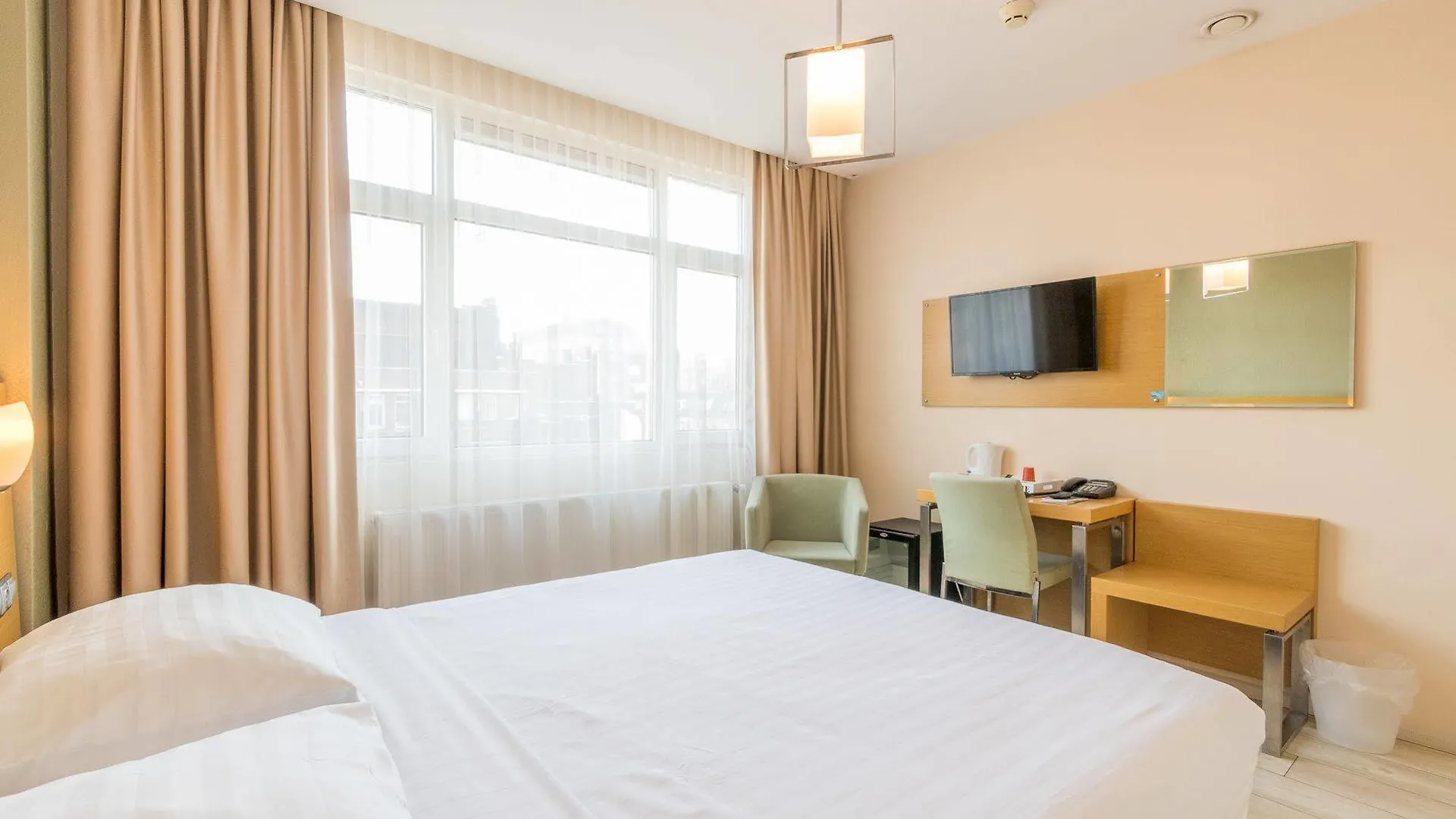 Hotel Port Rotterdam 3*,
